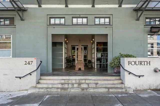 $898,000 | 247 4th Street, Unit 202, Oakland, CA 94607
