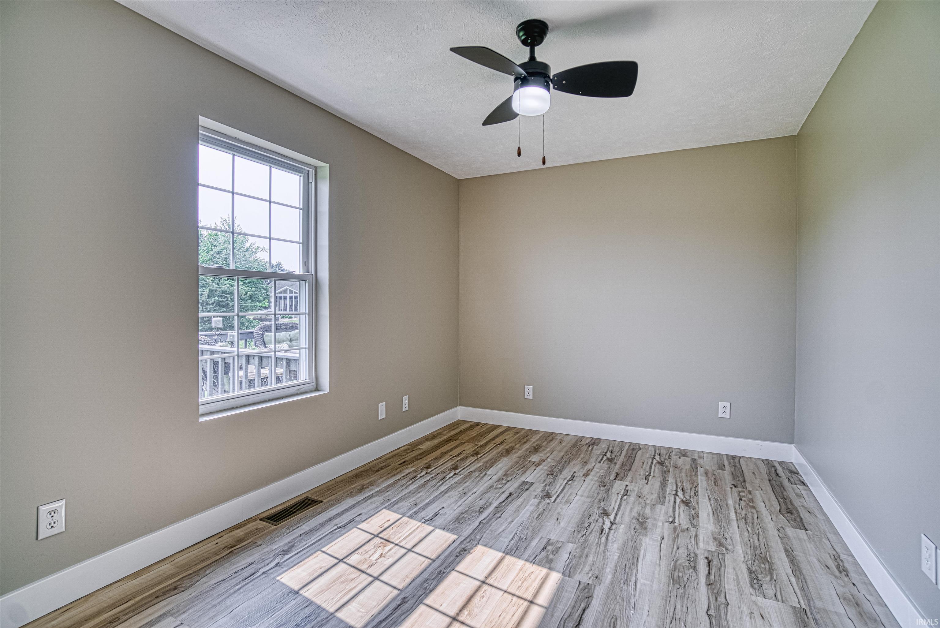 1004 Southwest 2nd Street Washington, IN 47501 - Photo 14 of 31