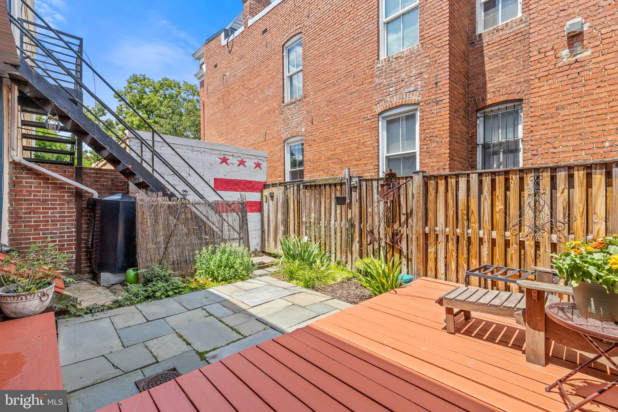 502 G Street Northeast Washington, DC 20002 - Photo 20 of 39 a garden view with a seating space