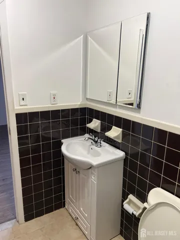 $2,800 | 304 Merrywood Drive, Edison, NJ 08817