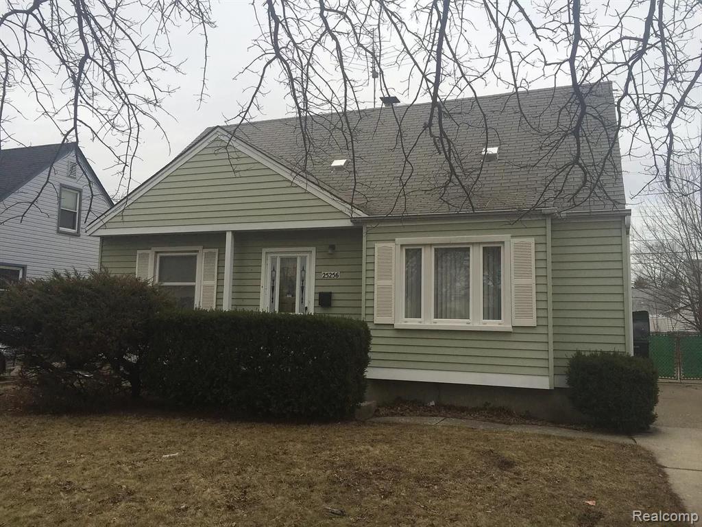 25256 Hayes Road Roseville, MI 48066 - Photo 1 of 18