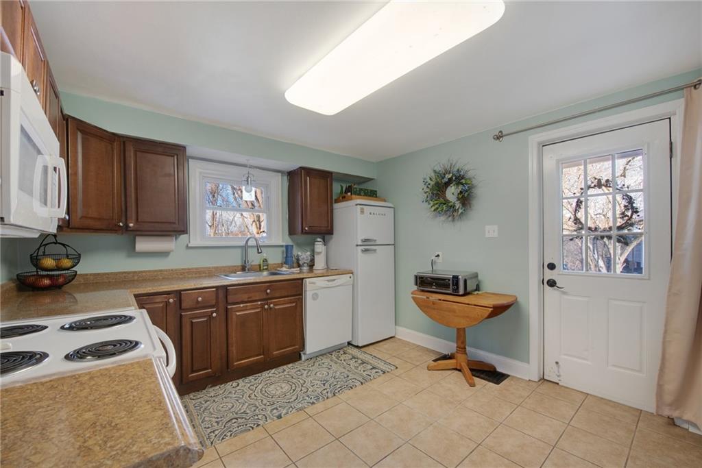 695 Roosevelt Road Pittsburgh, PA 15237 - Photo 7 of 23 Gallery Image 7