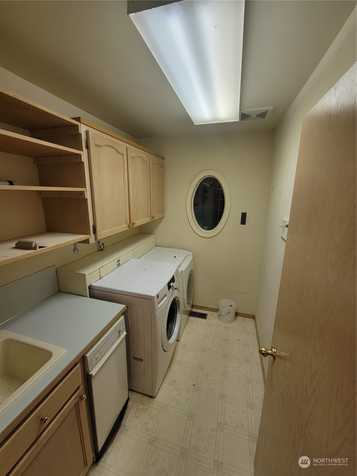 19618 Jordan Road Arlington, WA 98223 - Photo 18 of 32 a utility room with dryer and washer
