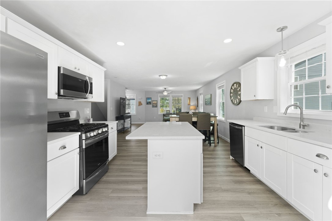 48 Stone Bridge Drive South Kingstown, RI 02879 - Photo 12 of 39