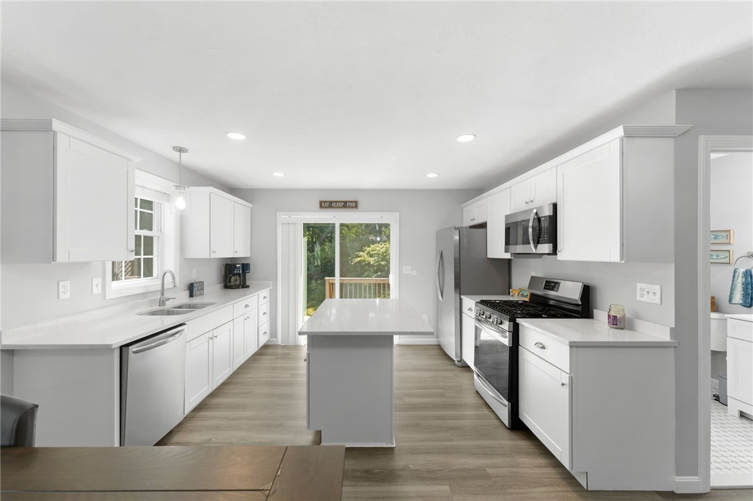 48 Stone Bridge Drive South Kingstown, RI 02879 - Photo 8 of 39