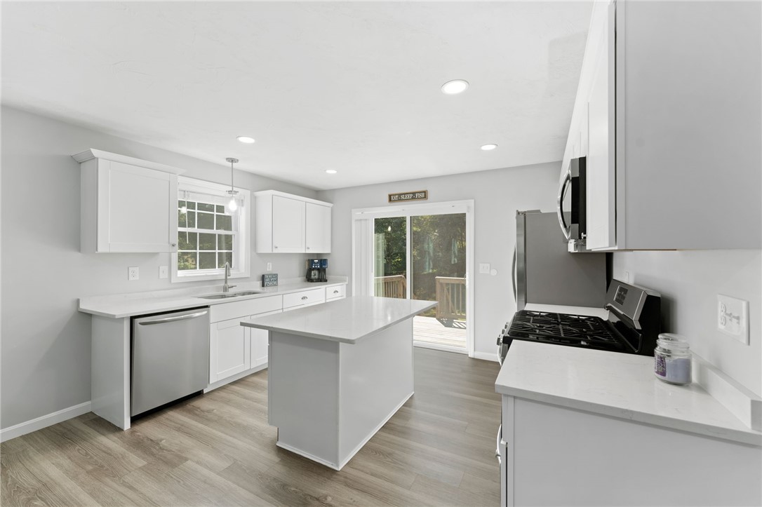 48 Stone Bridge Drive South Kingstown, RI 02879 - Photo 9 of 39