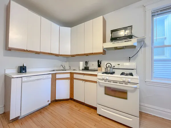 $2,700 | 2442 North Ashland Avenue, Unit 2, Chicago, IL 60614