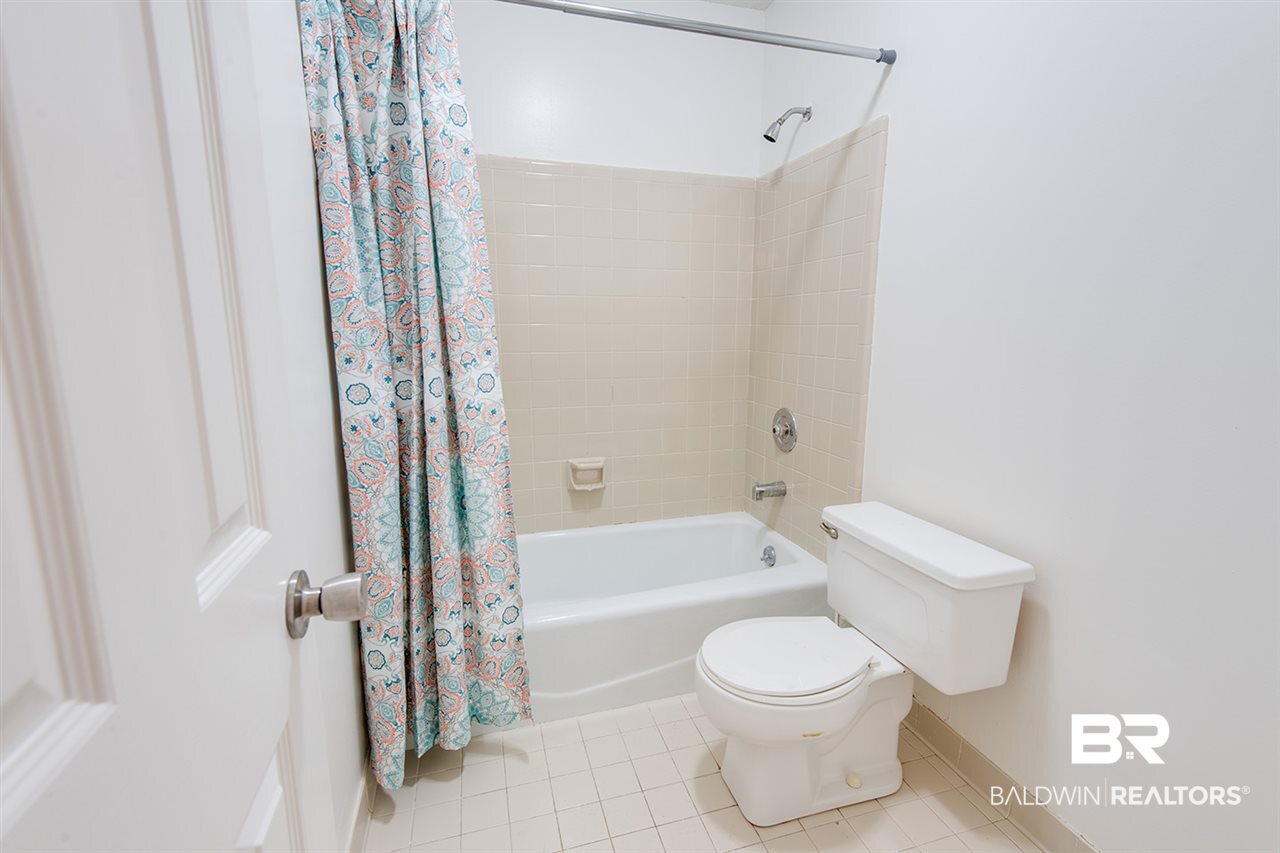 4916 Meredith Court Mobile, AL 36618 - Photo 21 of 32 Master Bathroom