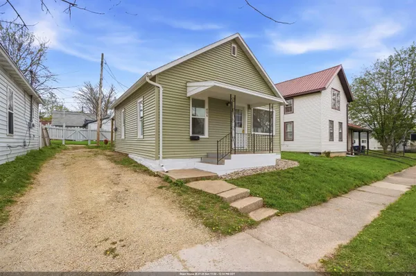 $139,999 | 406 West Spring Street, New London, WI 54961