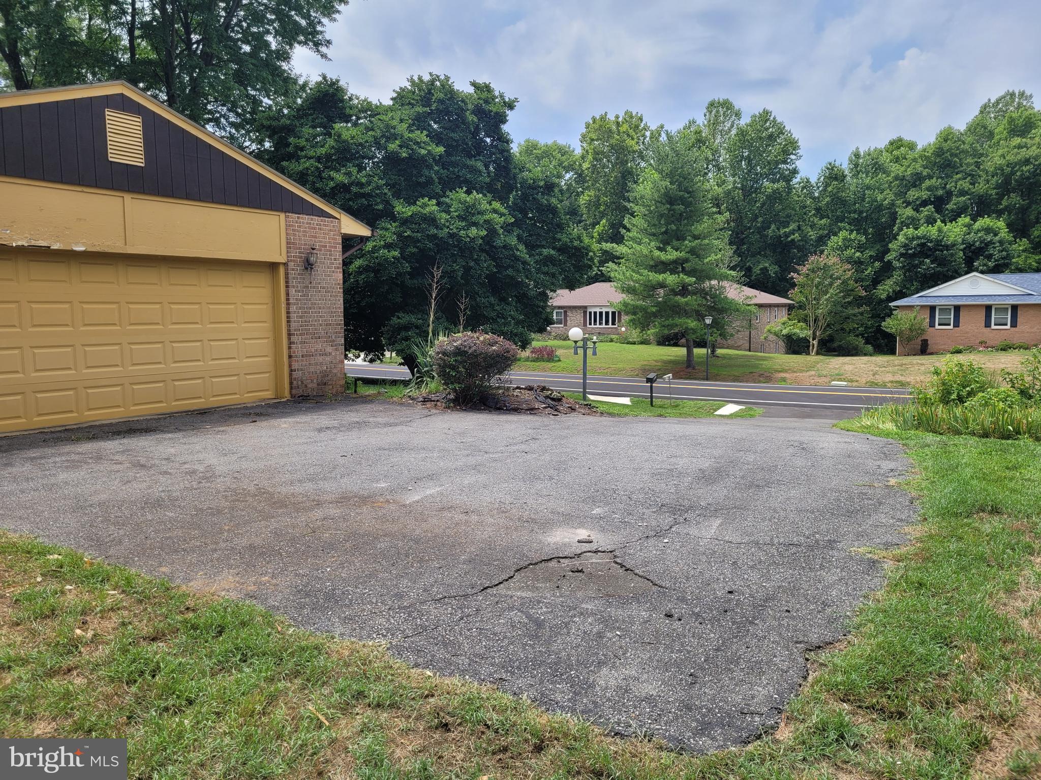 1423 Albert Drive Bowie, MD 20721 - Photo 7 of 47 2 Car Side Load Garage