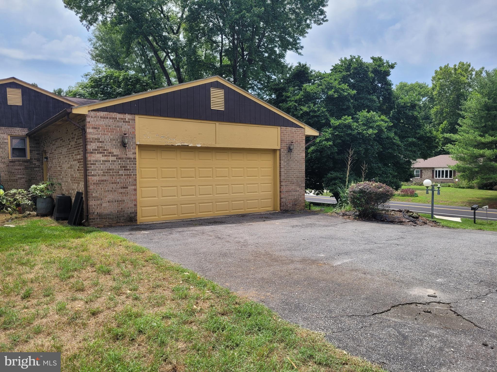 1423 Albert Drive Bowie, MD 20721 - Photo 8 of 47 2 Car Side Load Garage