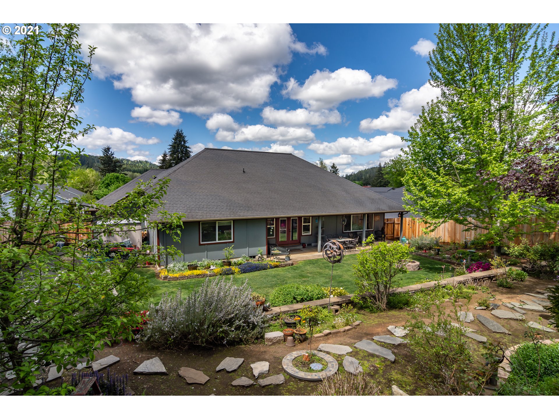 760 Fairview Loop Cottage Grove, OR 97424 - Photo 29 of 31 Gallery Image 29