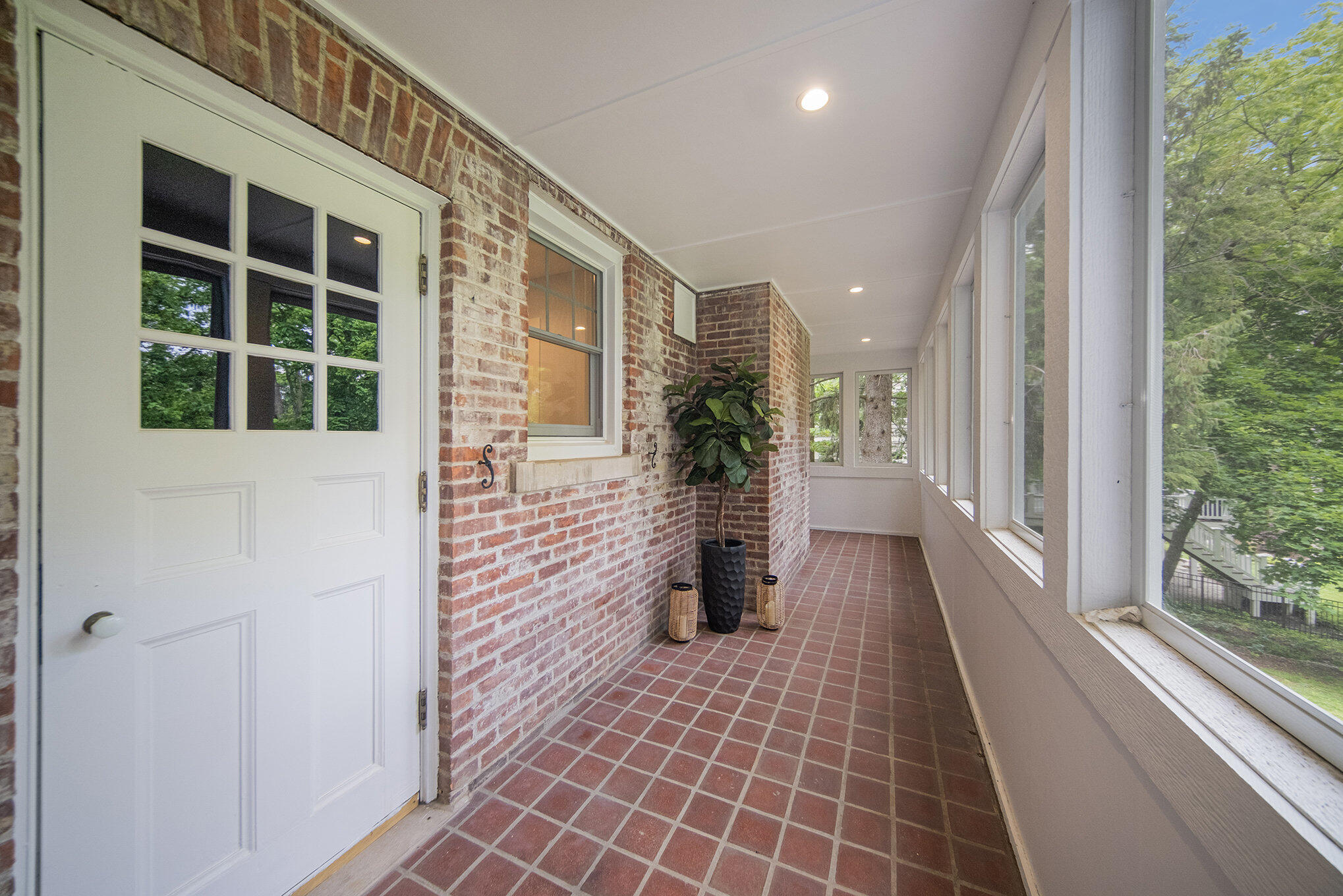 809 Berkshire Road Ann Arbor, MI 48104 - Photo 19 of 65 809 Berkshire - Screen-in Porch