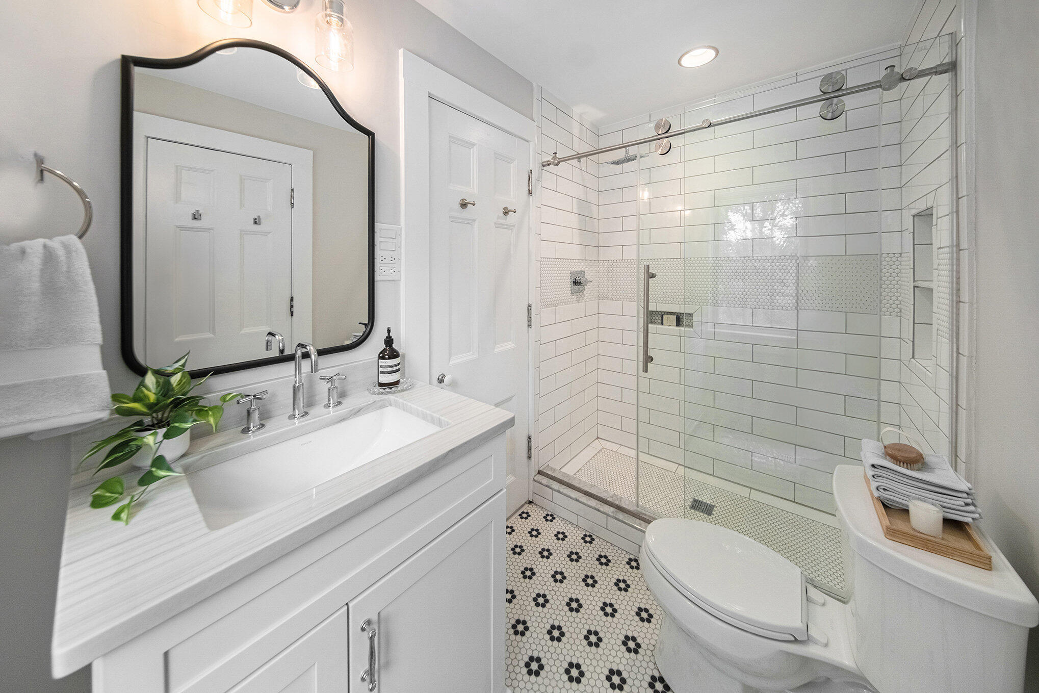 809 Berkshire Road Ann Arbor, MI 48104 - Photo 45 of 65 809 Berkshire - Full Bathroom