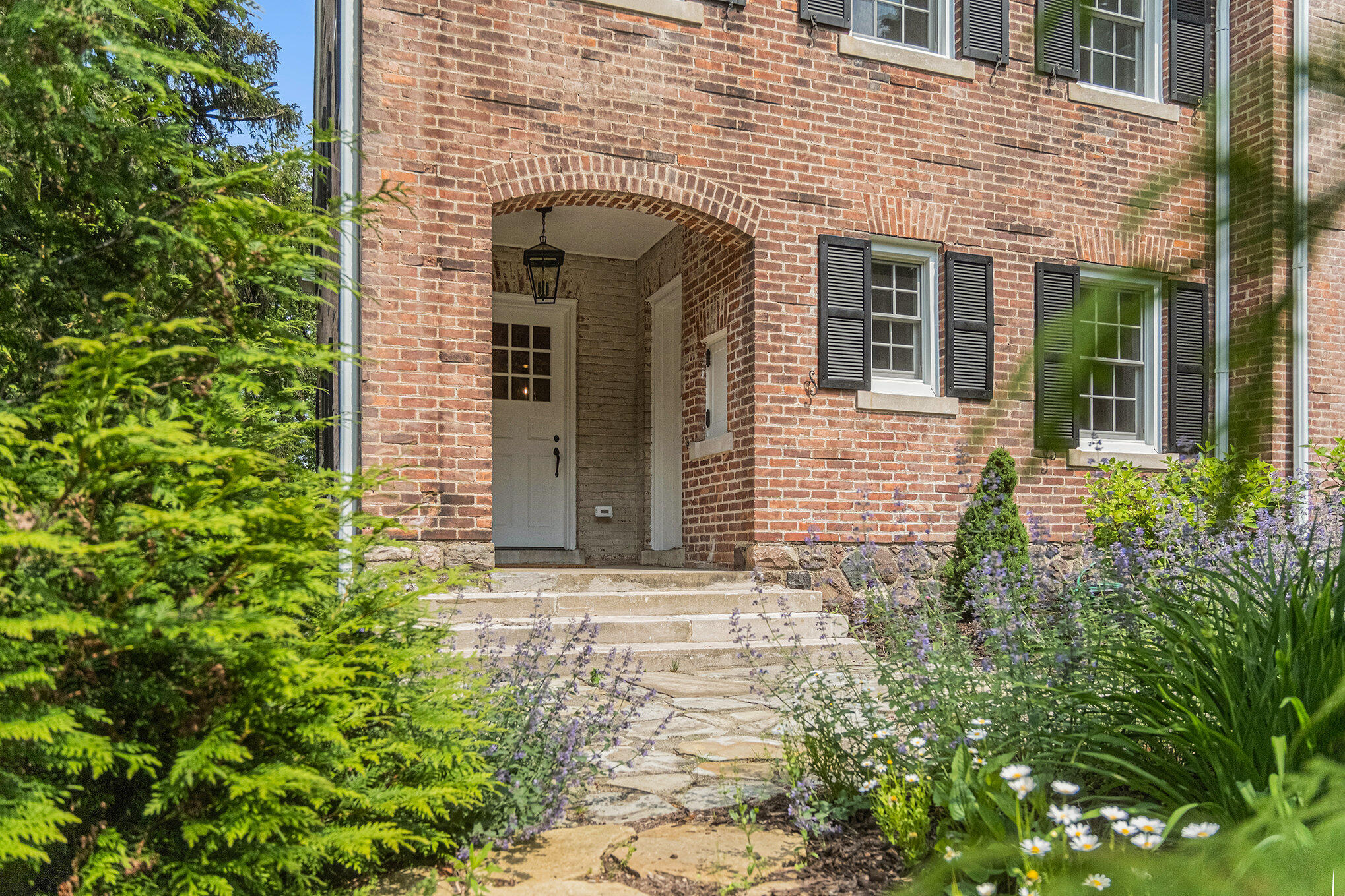 809 Berkshire Road Ann Arbor, MI 48104 - Photo 59 of 65 809 Berkshire - Side Front Porch