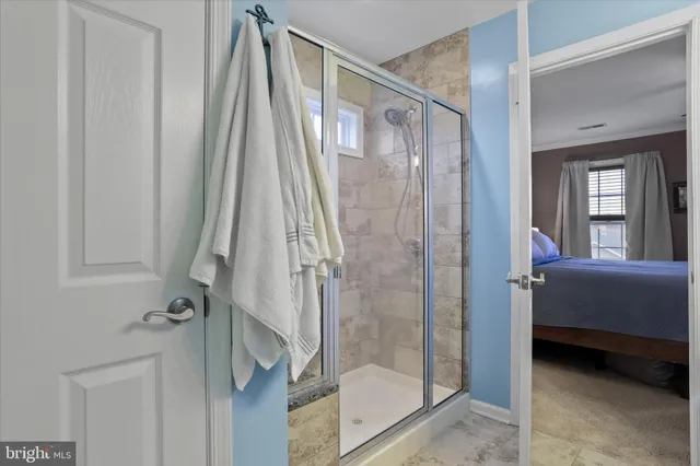 a en suite bathroom with a shower