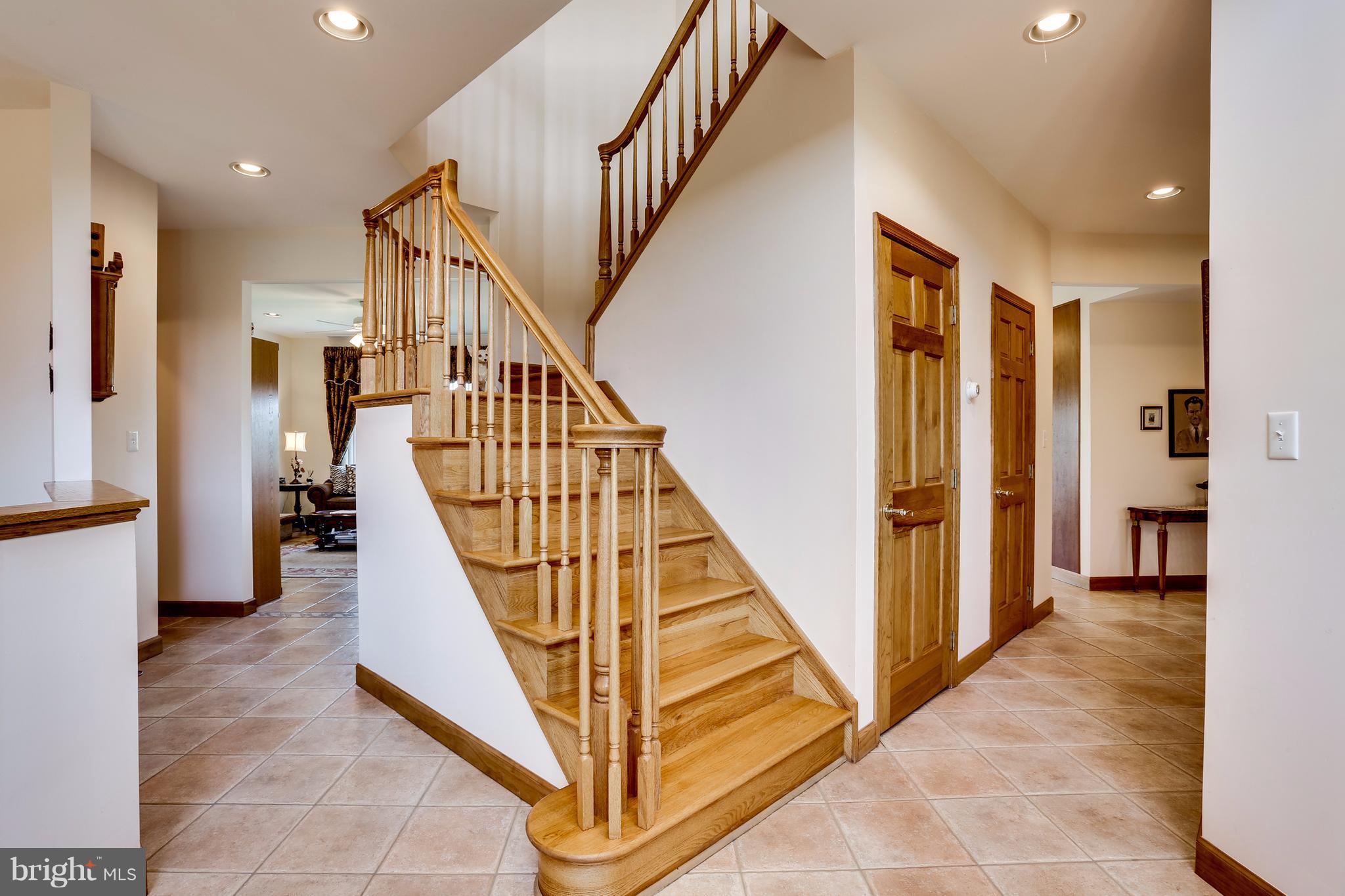 17194 Hardy Road Mount Airy, MD 21771 - Photo 4 of 29 2 Story Entrance FOyer