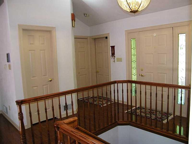 228 Littell Road Aliquippa, PA 15001 - Photo 3 of 25 Entry/Foyer.