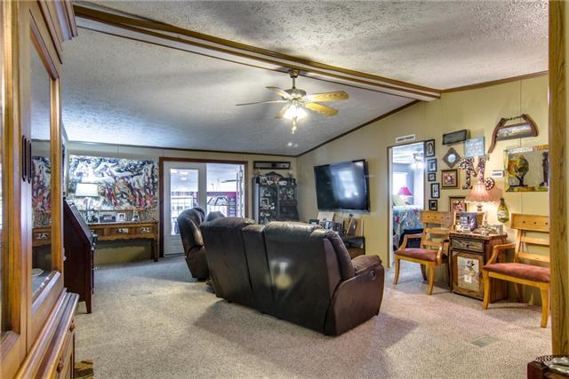 803 Jason Chapel Road Dickson, TN 37055 - Photo 3 of 20 Walk right into your spacious great room.