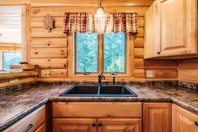 $725,000 | 29 Lakeview Lane, Greenwood, ME 04255