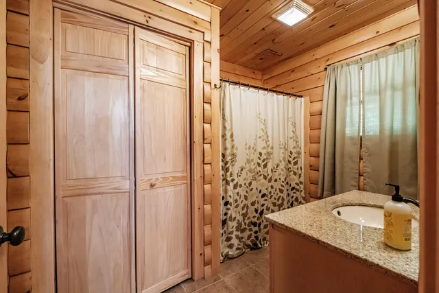 $725,000 | 29 Lakeview Lane, Greenwood, ME 04255