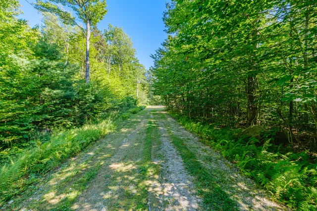 $725,000 | 29 Lakeview Lane, Greenwood, ME 04255