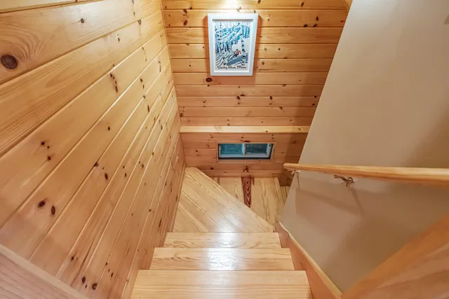 $725,000 | 29 Lakeview Lane, Greenwood, ME 04255