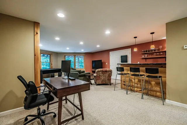 $725,000 | 29 Lakeview Lane, Greenwood, ME 04255