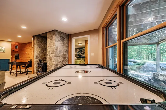 $725,000 | 29 Lakeview Lane, Greenwood, ME 04255