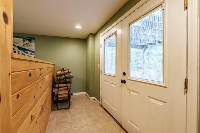 $725,000 | 29 Lakeview Lane, Greenwood, ME 04255