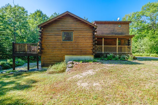 $725,000 | 29 Lakeview Lane, Greenwood, ME 04255