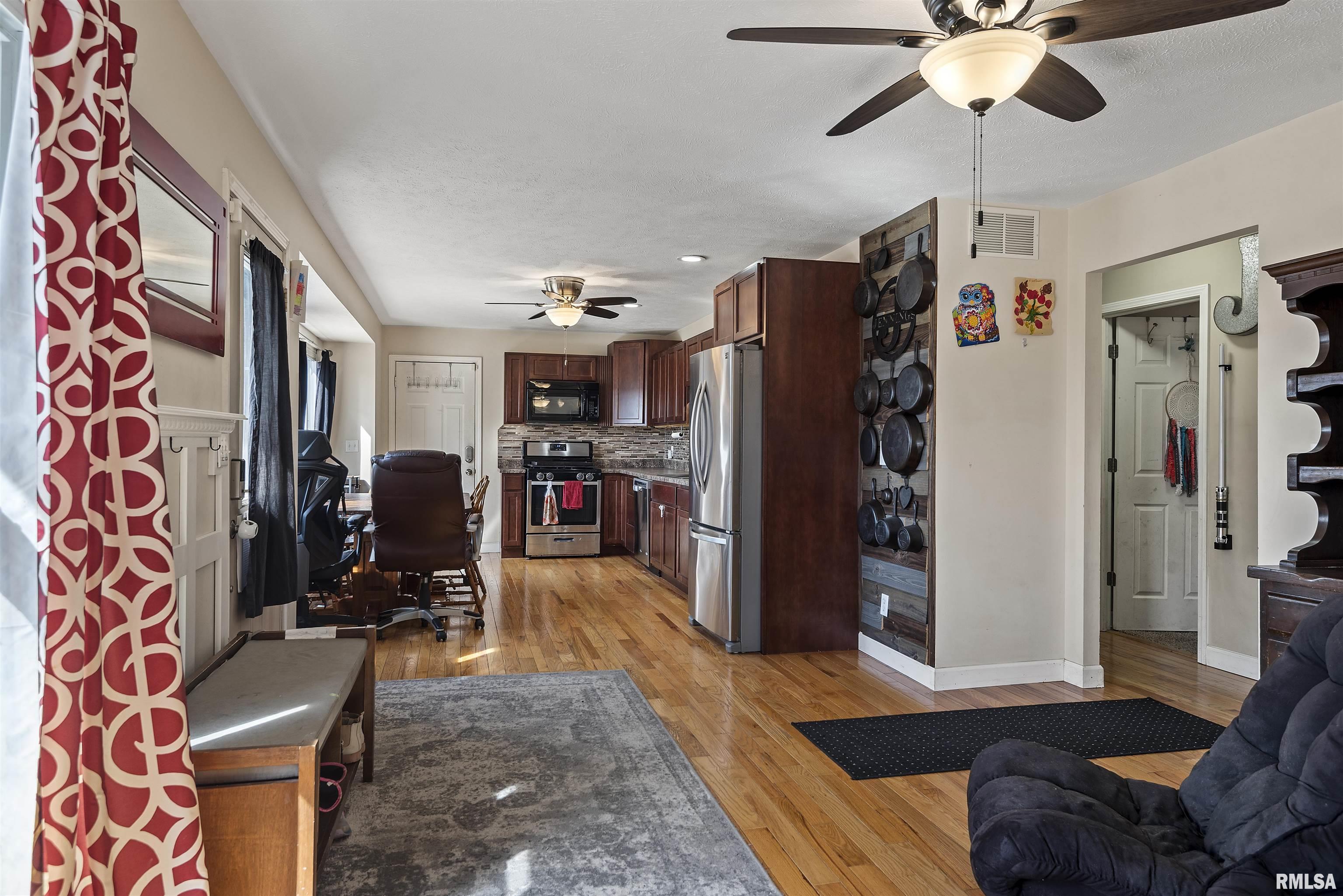 42 Buckingham Road Chatham, IL 62629 - Photo 3 of 33 Gallery Image 3