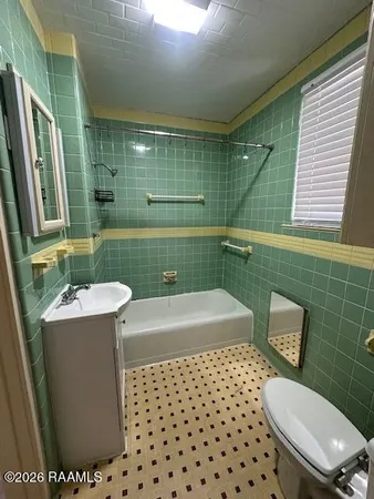 $1,000 | 107 South College Road, Unit B, Lafayette, LA 70503
