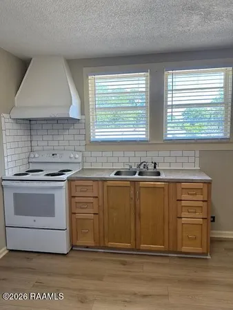 $1,000 | 107 South College Road, Unit B, Lafayette, LA 70503