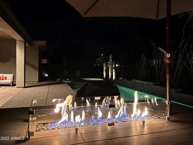 a view of street sign that is on the side of road