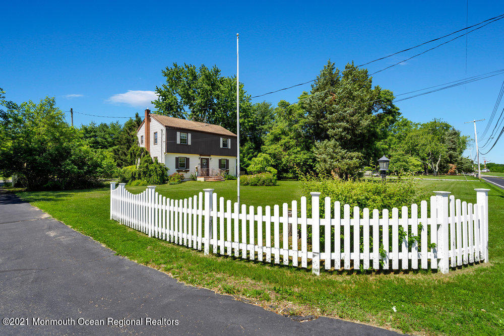 673 Squankum Yellowbrook Road Farmingdale, NJ 07727 - Photo 3 of 49 007_dsc00854-1