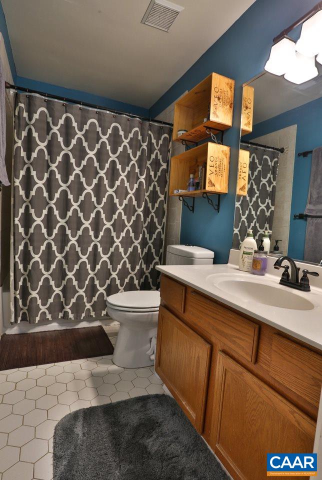 927 Stonehenge Road Charlottesville, VA 22901 - Photo 14 of 35 Gallery Image 14