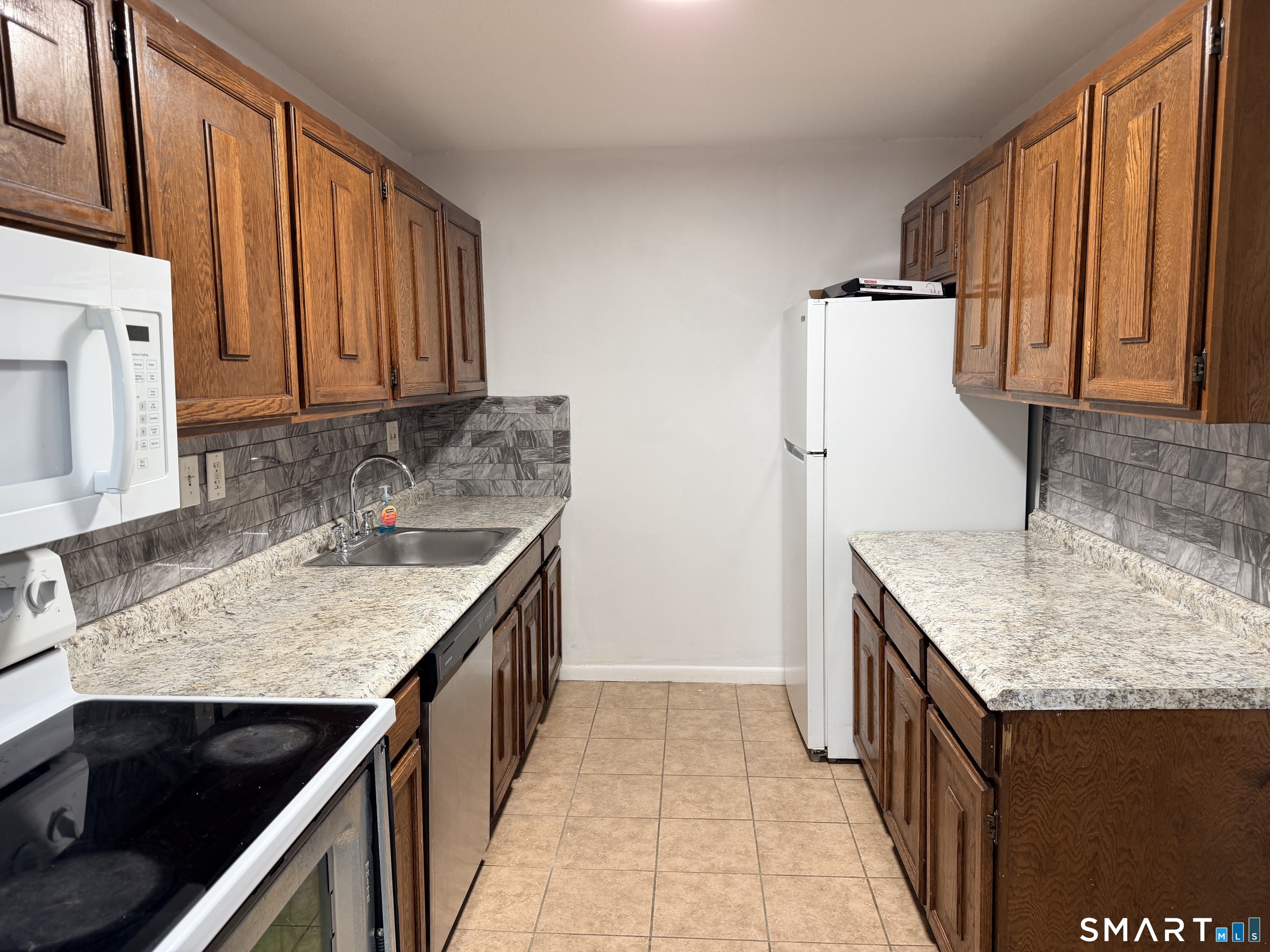 140 Kane Street, Unit C1 West Hartford, CT 06119 - Photo 2 of 11