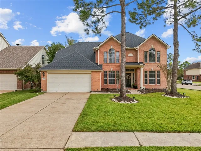 $450,000 | 3143 Edgewood Drive, Pearland, TX 77584