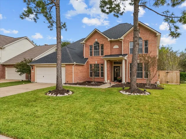 $450,000 | 3143 Edgewood Drive, Pearland, TX 77584