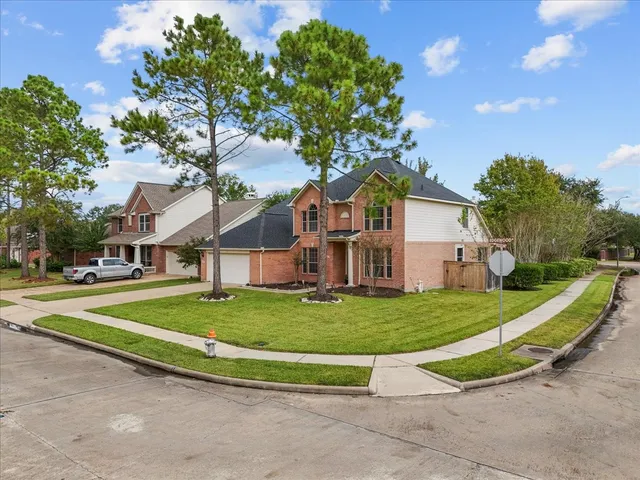 $450,000 | 3143 Edgewood Drive, Pearland, TX 77584