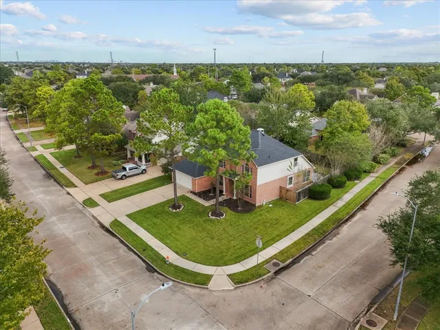 $450,000 | 3143 Edgewood Drive, Pearland, TX 77584