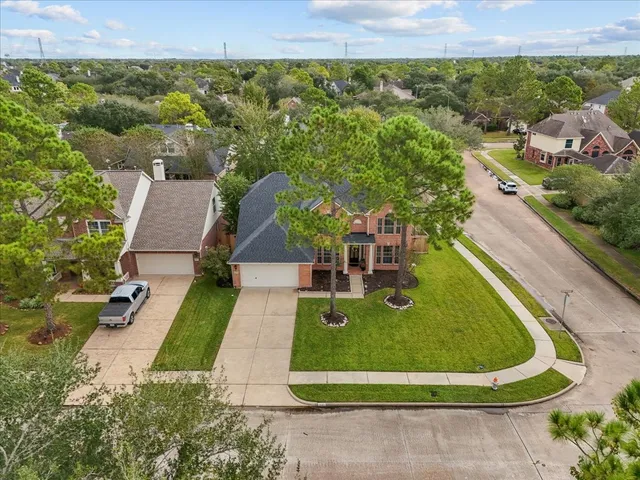 $450,000 | 3143 Edgewood Drive, Pearland, TX 77584