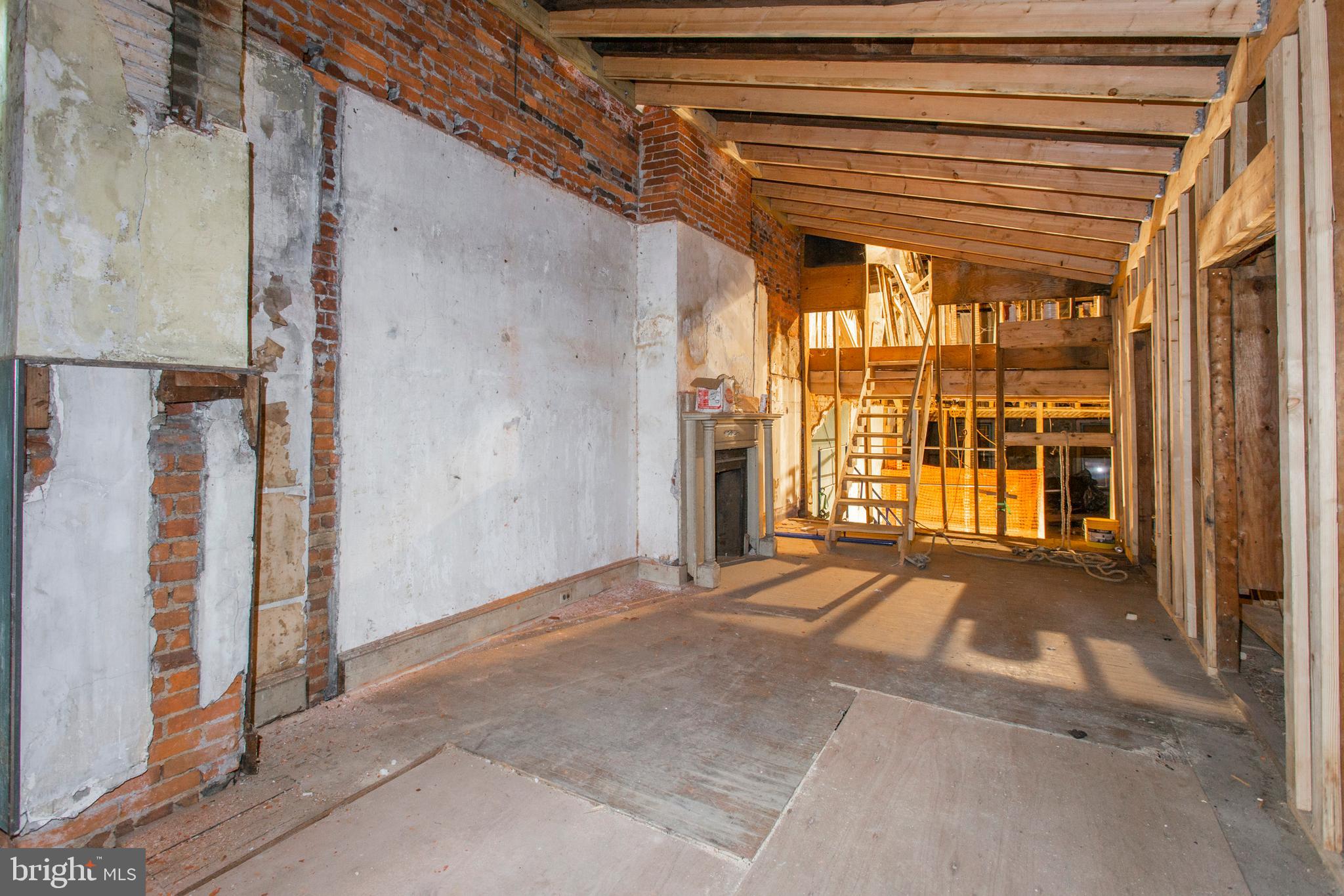 325 South 18th Street Philadelphia, PA 19103 - Photo 13 of 16 a view of an empty room with a window
