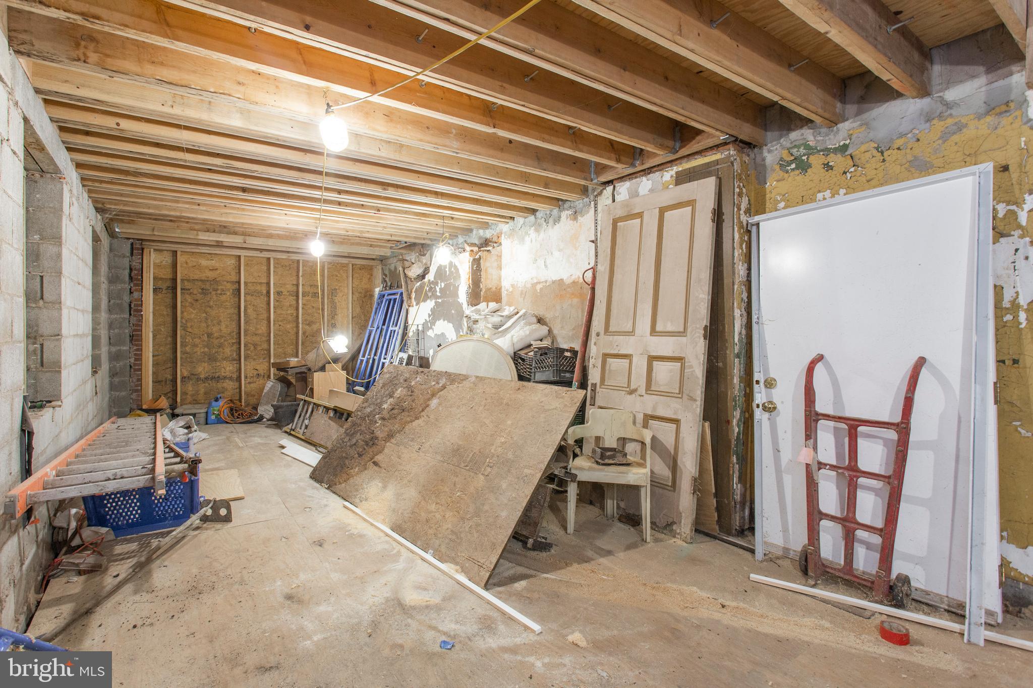 325 South 18th Street Philadelphia, PA 19103 - Photo 8 of 16 a view of a livingroom with furniture and windows
