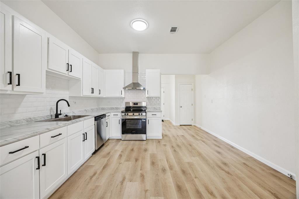 915 Centre Street Dallas, TX 75208 - Photo 11 of 28