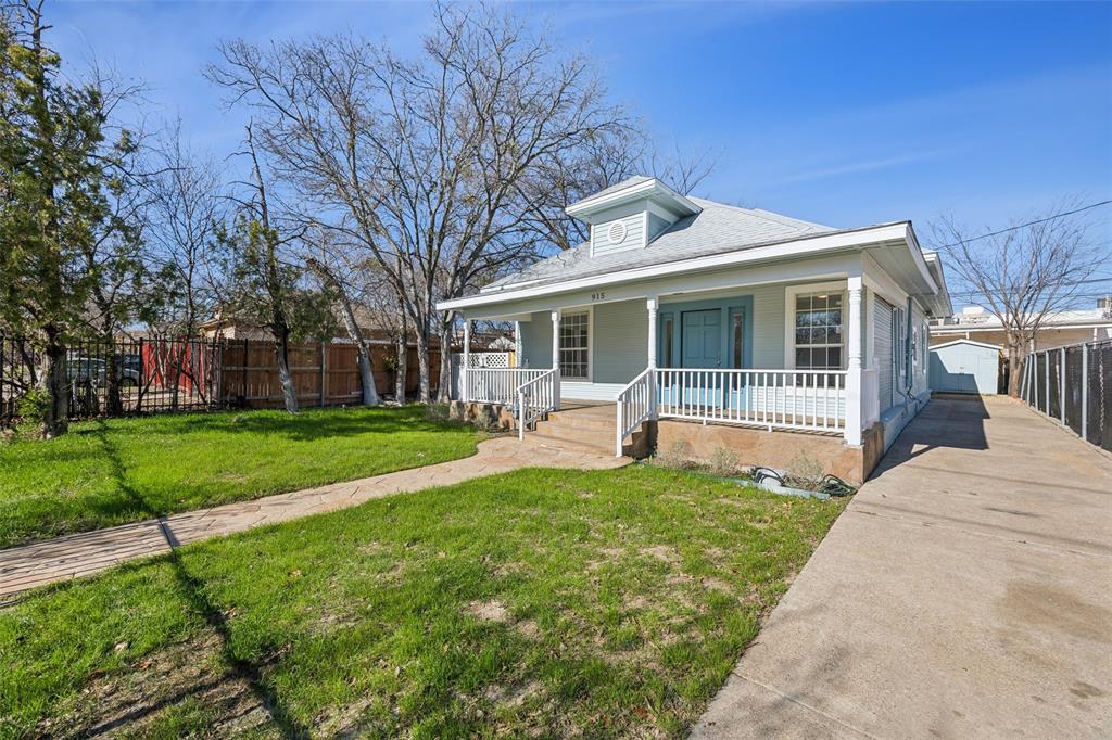 915 Centre Street Dallas, TX 75208 - Photo 2 of 28