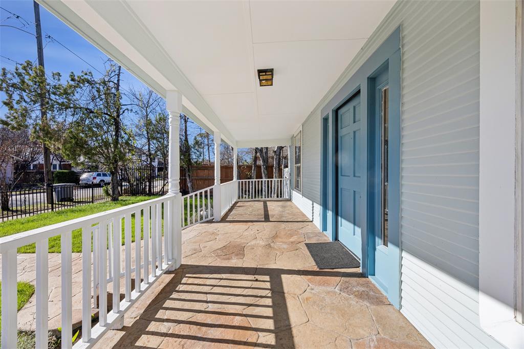 915 Centre Street Dallas, TX 75208 - Photo 3 of 28