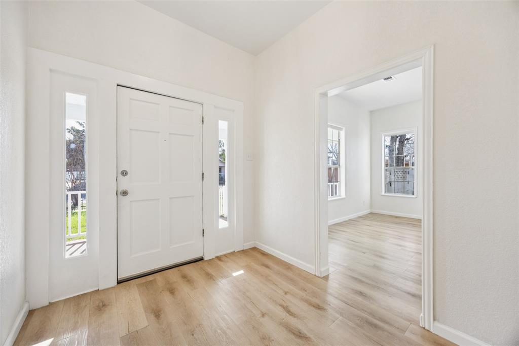 915 Centre Street Dallas, TX 75208 - Photo 5 of 28