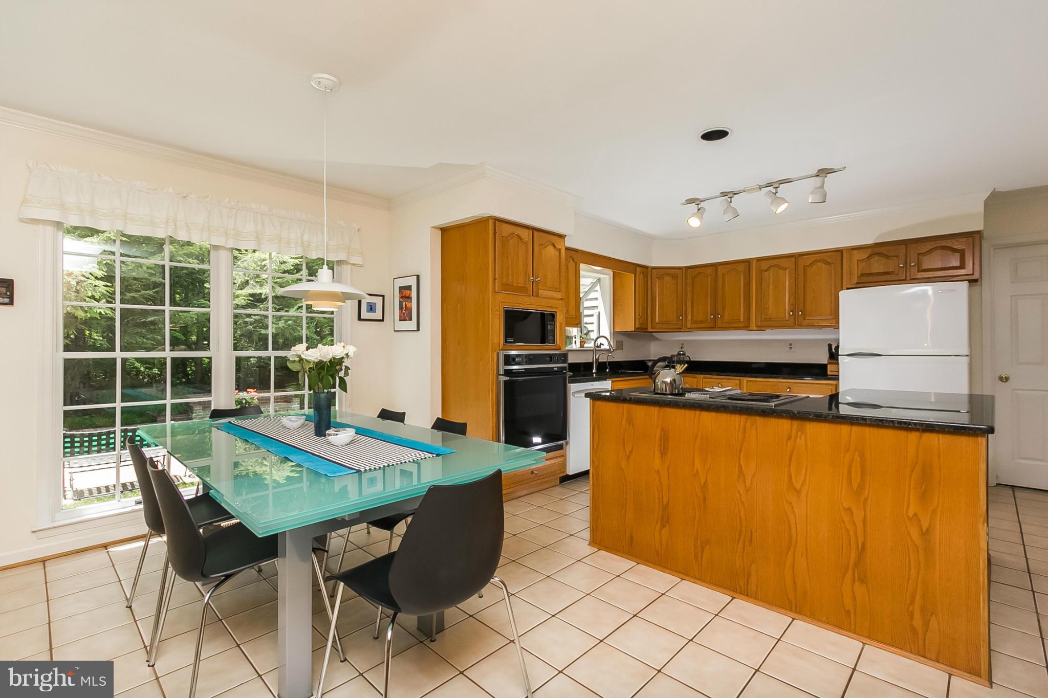 25 Shadow Point Court Edgewater, MD 21037 - Photo 15 of 28 Spacious informal dining
